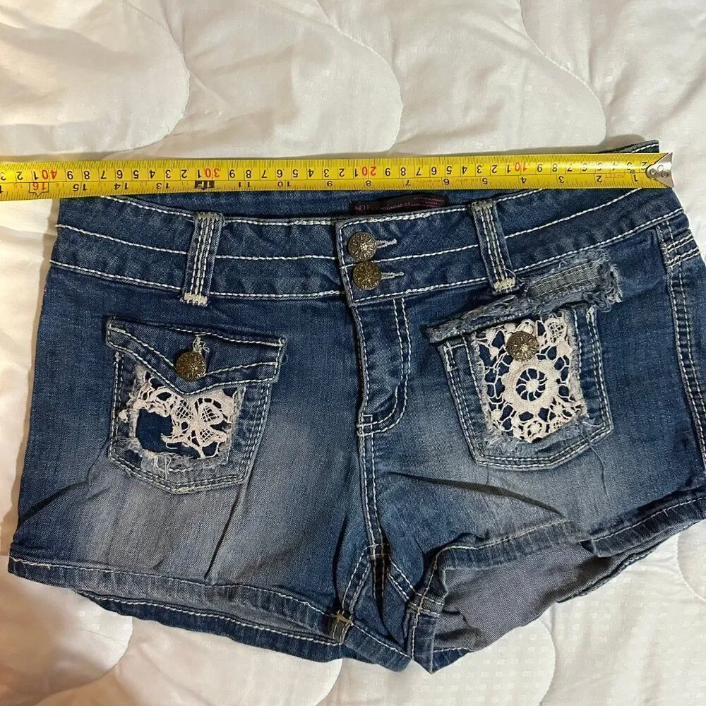 New Boundaries Denim Shorts Size 13 Embroidered Pockets NWT